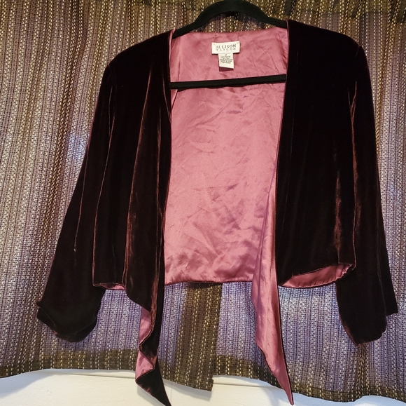 Allison Taylor super soft velvet and silk cropped open wrap.  Size M - Picture 2 of 4